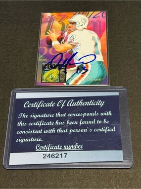 1994 Fleer Flair Hot Numbers #7 Autographed Dan Marino football trading card